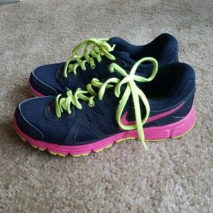 Nike Revolution 2 Womens Athletic Running Shoes